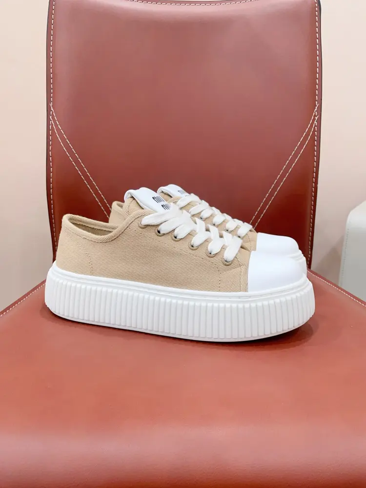 Miu Miu Miu The overall shoe shape is very delicate and not bulky