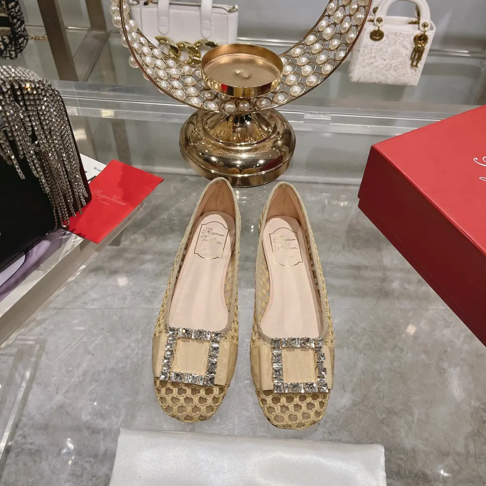 Roger Vivier new diamond buckle small square heel single shoes