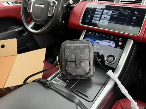Louis Vuitton Crossbody M69404