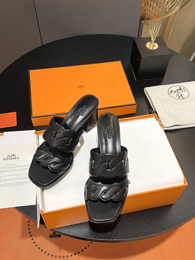 Early Spring Hermes pig nose thick heel slippers