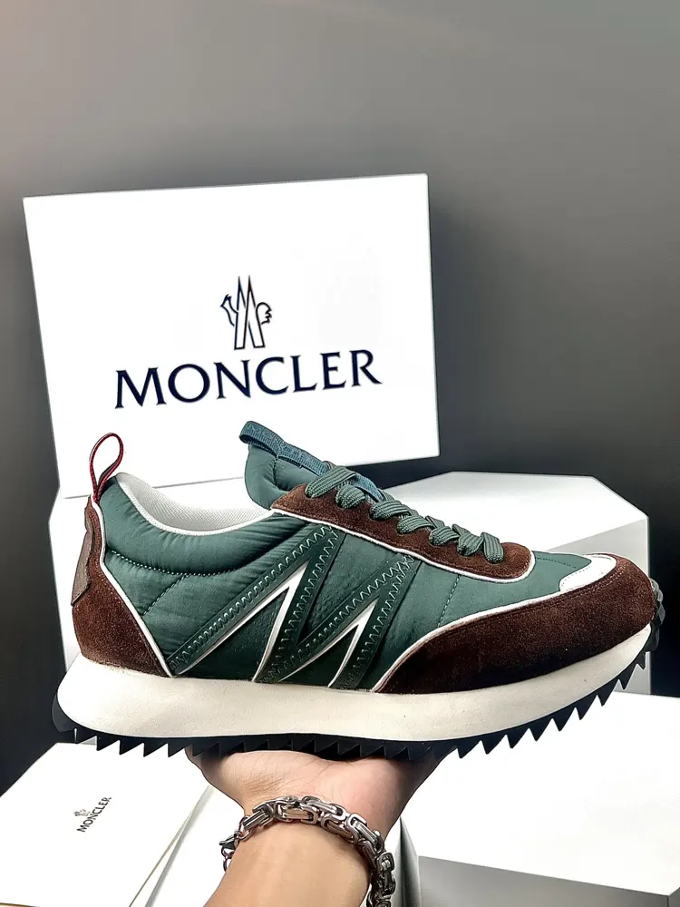 Moncler outdoor lace-up sneakers are comfortable and non-slip
