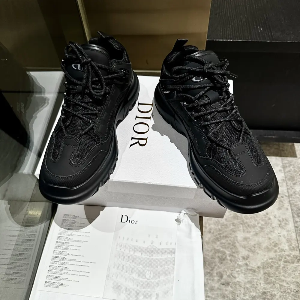 The C ‘ est Dior sneaker is a bold and stylish statement. Carefully crafted