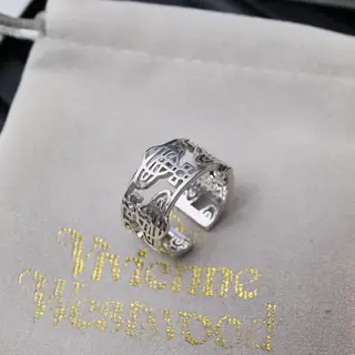Vivienne Westwood Saturn Ring Elegant and elegant