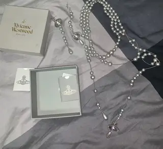 Vivienne Westwood Grey Pearl Three-Layer Saturn Necklace