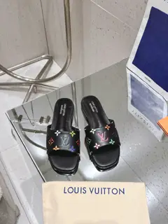 Louis Vuitton slippers