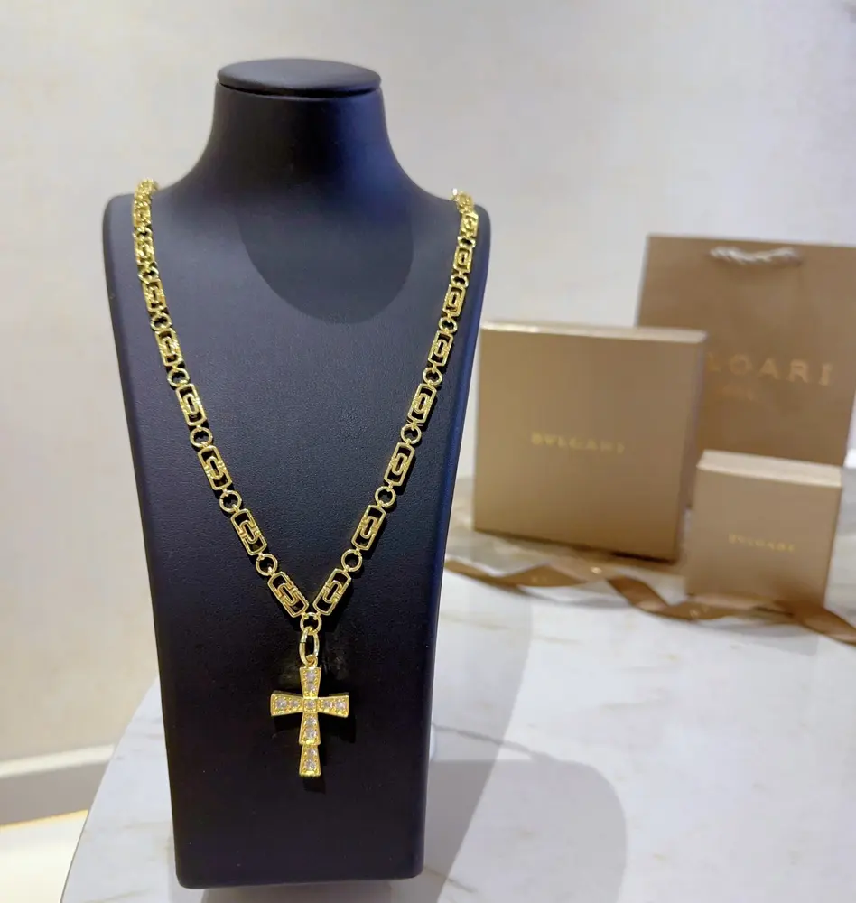 Bvlgari DIVAS’ DREAM series is in perfect condition and has invincible details. The unique