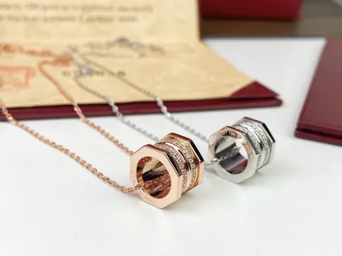 Cartier screw necklace The design is inspired by Cartier screw bracelet. The classic screw