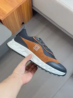 Givenchy air cushion casual sneakers Laminated details on the upper