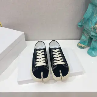 Maison Margiela classic split-toe shoes. Comfortable to wear