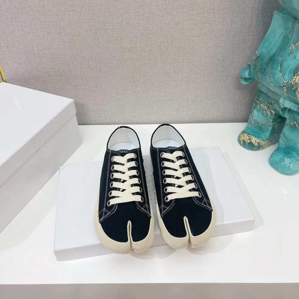 Maison Margiela classic split-toe shoes. Comfortable to wear
