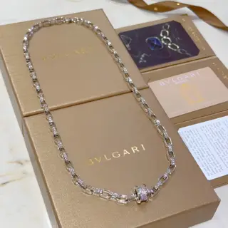 Bvlgari DIVAS’ DREAM series is in perfect condition and has invincible details. The unique