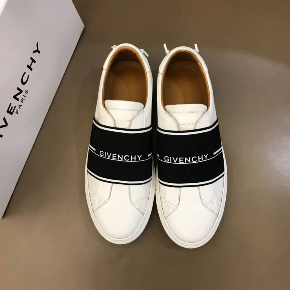 Givenchy low-top men’s sneakers