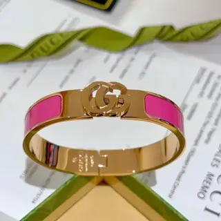 Gucci GucciGucci bracelets are handmade and the latest bracelets are of a higher grade. The