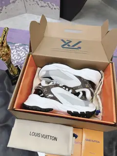 Louis Vuitton Factory Price: 381 Top Version Shoes