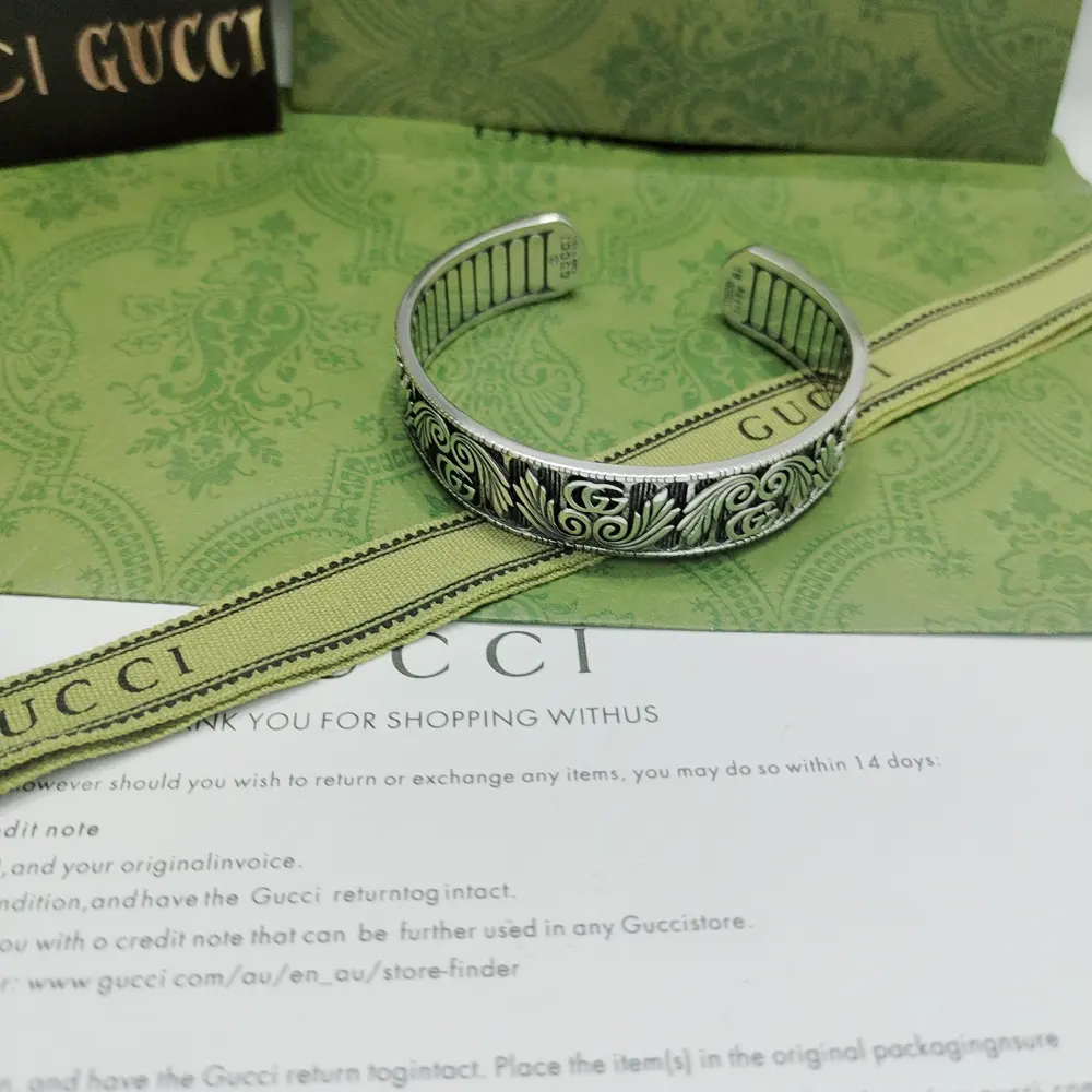 Gucci Beind for love Bracelet