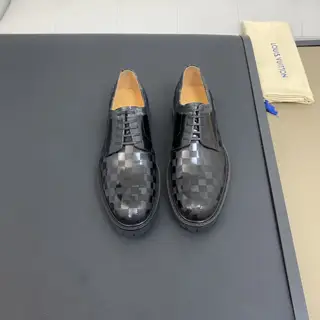 Louis Vuitton Men’s Formal Leather Shoes Series This lace-up shoe