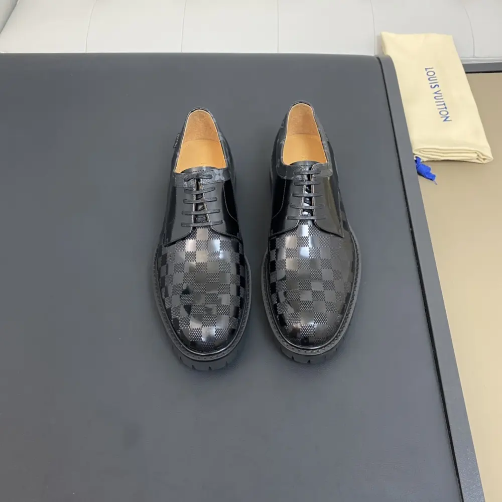 Louis Vuitton Men’s Formal Leather Shoes Series This lace-up shoe