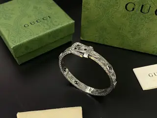 Gucci antique silver interlocking open bracelet G hollow carved vine flower bracelet The