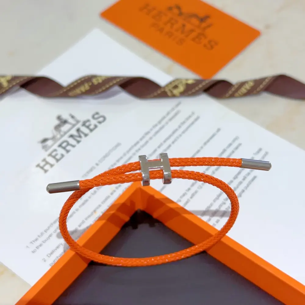 Hermès bracelet is a real test of the craftsmanship of the craftsman. To ensure that the