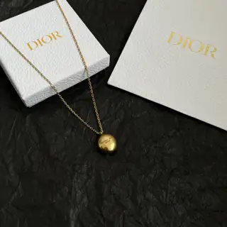 Dior second-hand sweater chain necklace