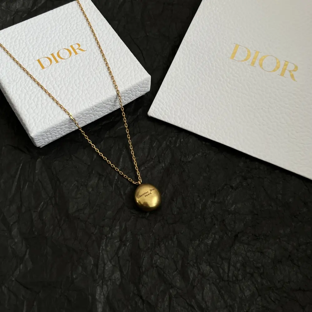 Dior second-hand sweater chain necklace