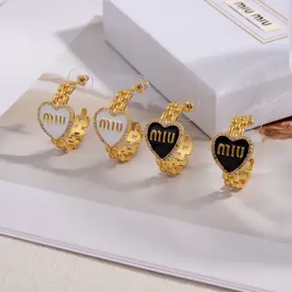 Miu Miu Resin mother earrings The same brass material as the counter
