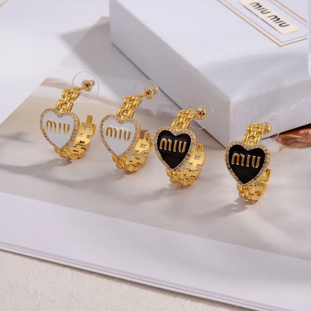 Miu Miu Resin mother earrings The same brass material as the counter