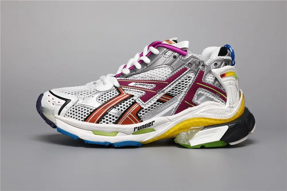 Balenciaga Runner shows the designer Demna’s sports shoe style through details such as
