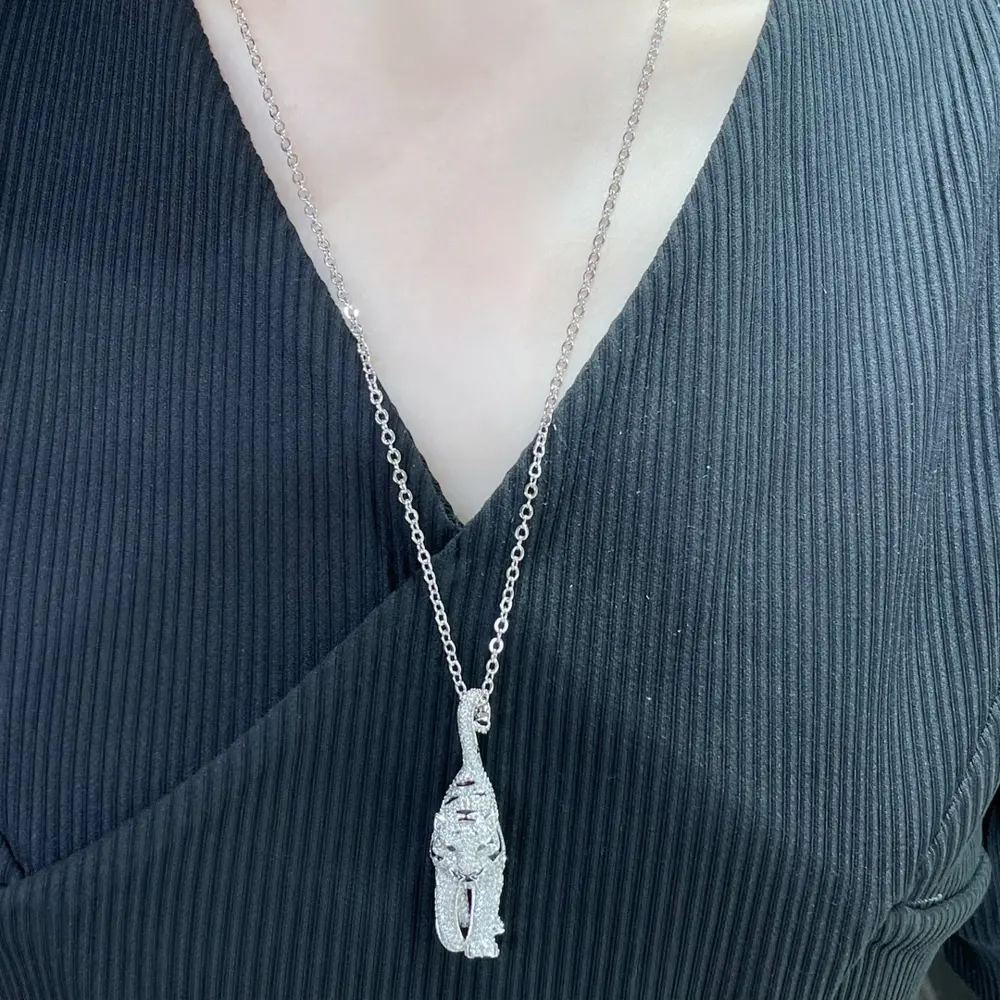 Cartier’s domineering tiger necklace sweater long chain Domineering and feminine