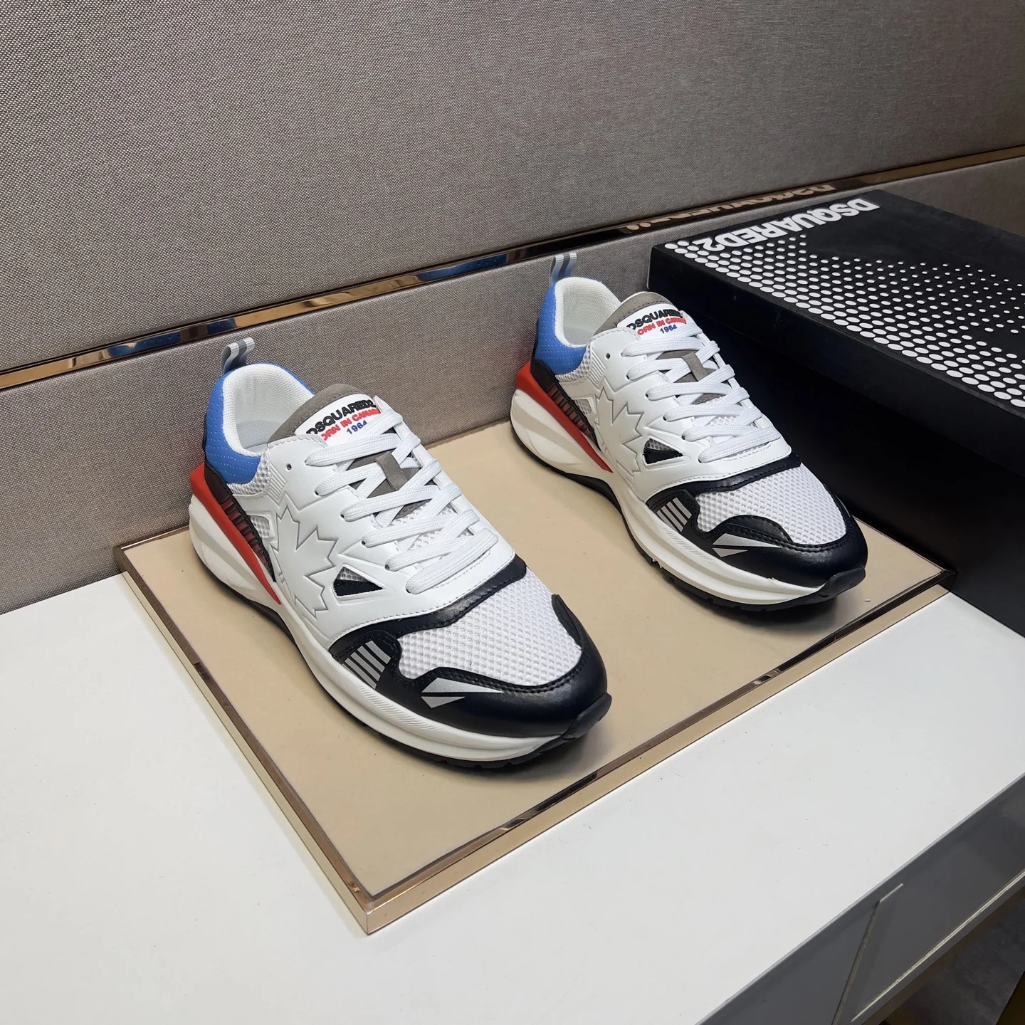 DSQUARED2 couple casual shoes 2024z cabinet simultaneous sale 1 color The upper