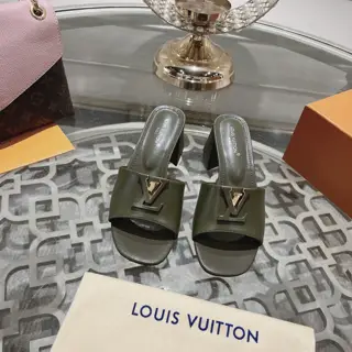 Louis Vuitton original mold hand-made buckle + electroplating process Full of craftsmanship