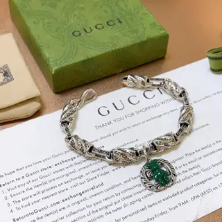 The latest classic Gucci bracelet. Exquisite. Both the style and the texture are absolutely