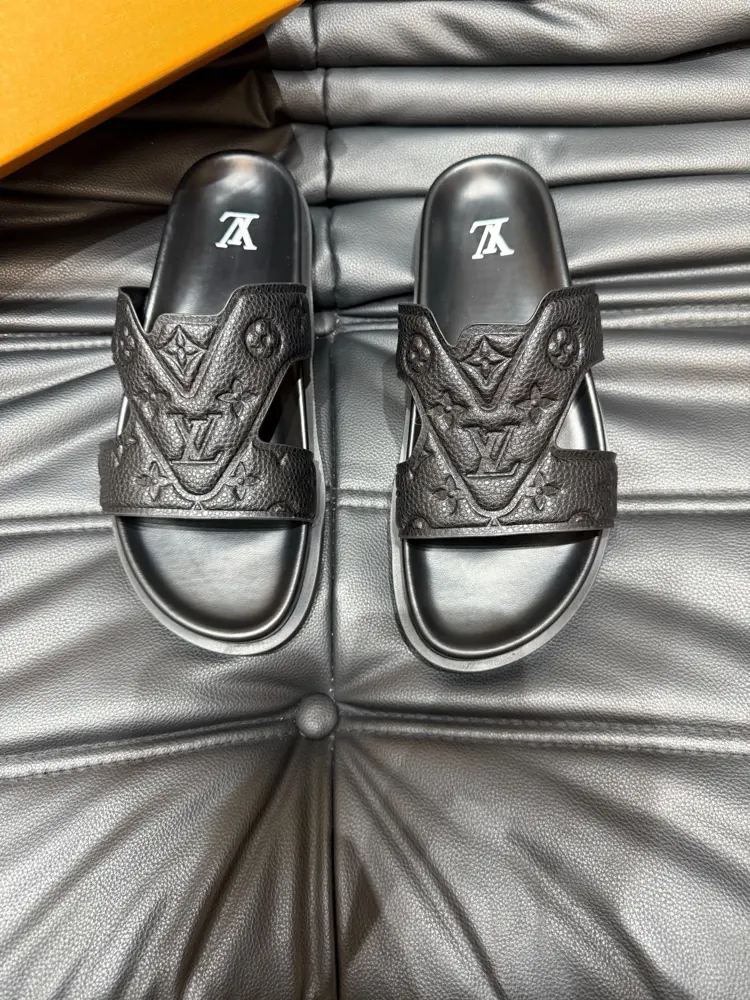 Louis Vuitton slippers