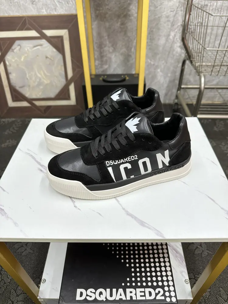 DSQUARED2 casual sports shoes are on sale at the same time in Z cabinet