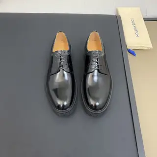 Louis Vuitton Men’s Formal Leather Shoes Series This lace-up shoe