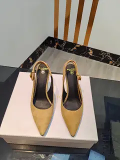 Balmain’s latest spring and summer catwalk original metal buckle high-heeled slingback