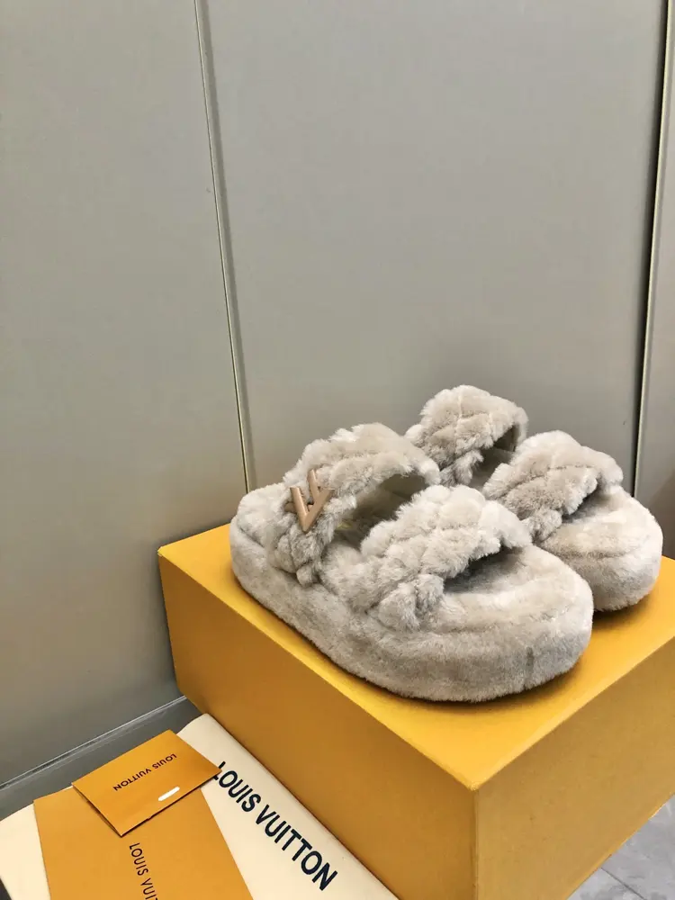 Louis Vuitton new wool slippers