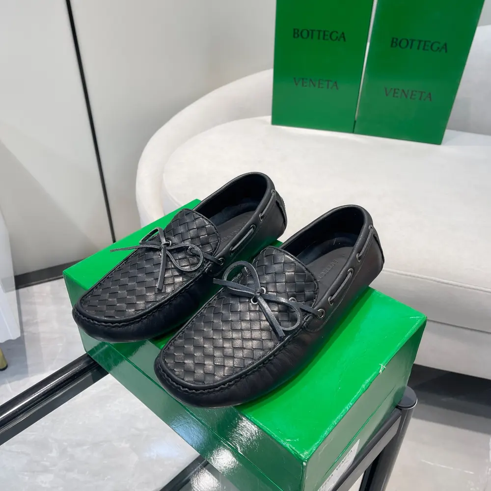 BOTTEGA VENETA’s latest hot-selling summer men’s moccasins. BV’s new popular woven men’s