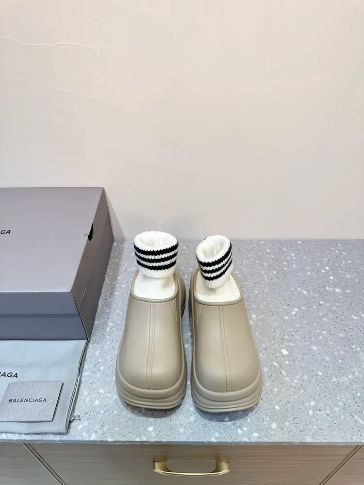 Balenciaga 24ss autumn and winter new style slip-on shoes