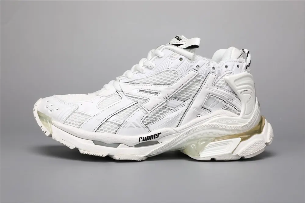 Balenciaga Runner shows the designer Demna’s sports shoe style through details such as