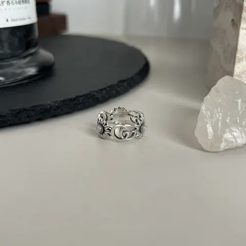 Gucci sterling silver Marmont series mother-of-pearl ring