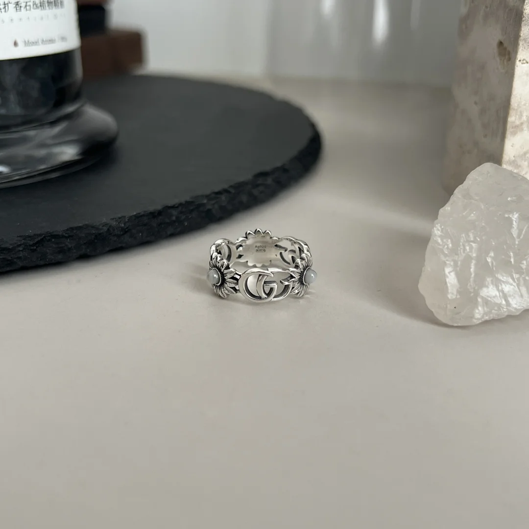 Gucci sterling silver Marmont series mother-of-pearl ring