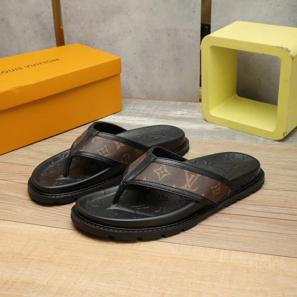 Louis Vuitton Men’s Flip Flops Shoes