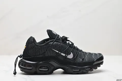 Nike Air Max Plus is the representative of Nike’s alternative shoes. TN It was born in 1996 DX8971-001
