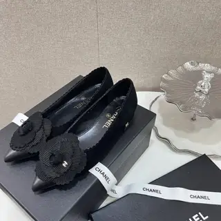 Chanel 2024 Early Fall new Chanel Pointed Toe Pearl Camellia Flat Shoes