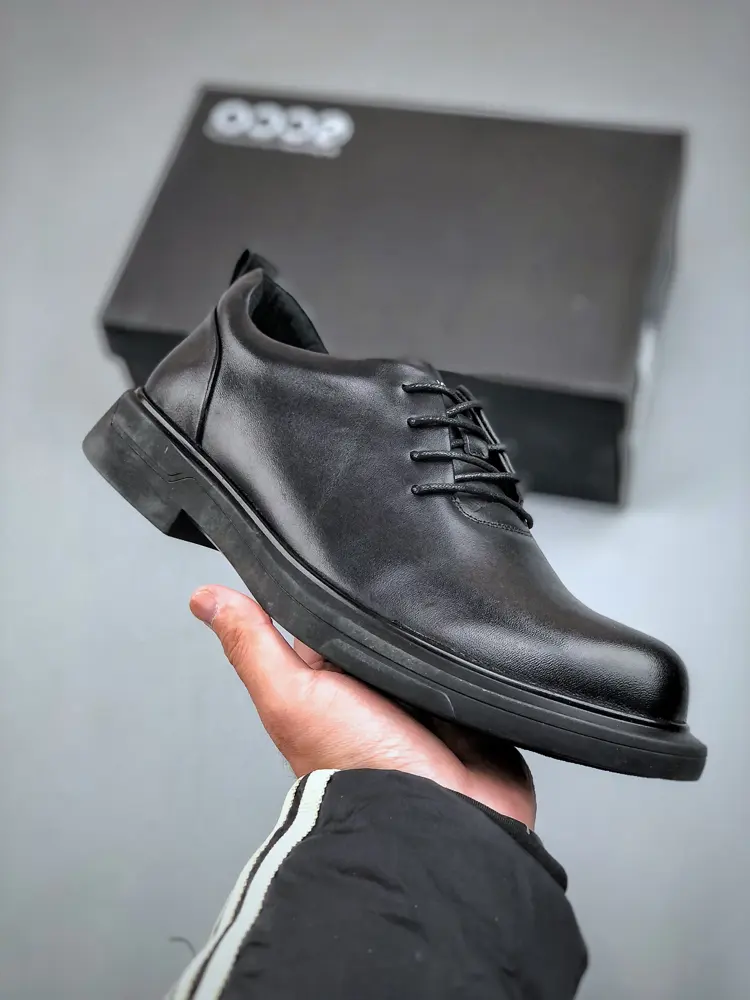 ECCO A fusion of classic and modern craftsmanship quality Selected calfskin fabric