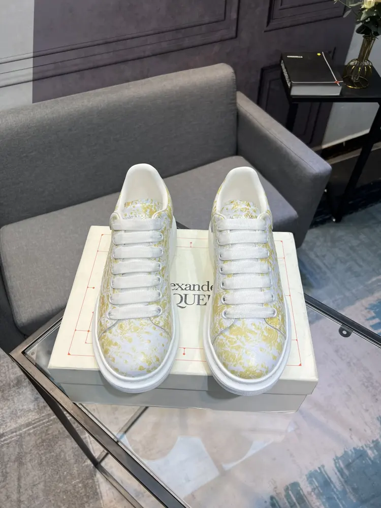 McQueen classic star hit all-match white shoes