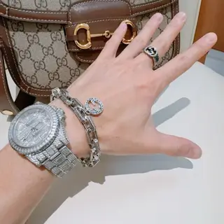 The latest classic Gucci bracelet. Exquisite. Both the style and the texture are absolutely