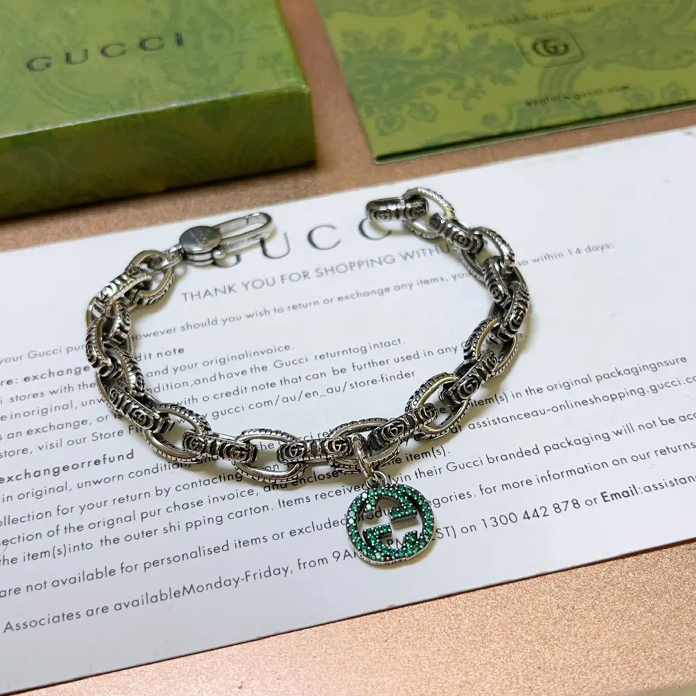 The latest classic Gucci bracelet. Exquisite. Both the style and the texture are absolutely