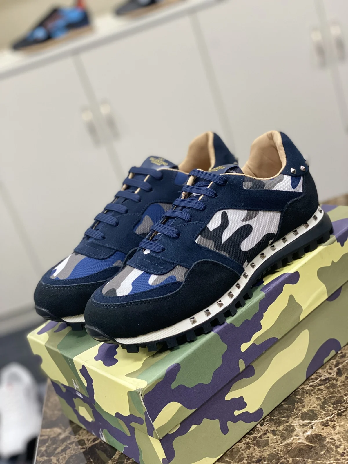 Valentino camouflage casual sneakers The material and workmanship are impeccable